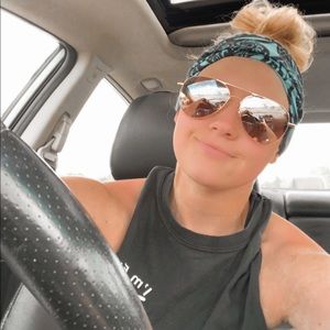 Meet your Posher, Danielle